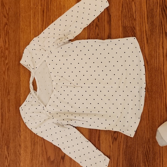 Old Navy polka dotted top with twist back detail, size medium - Picture 3 of 5